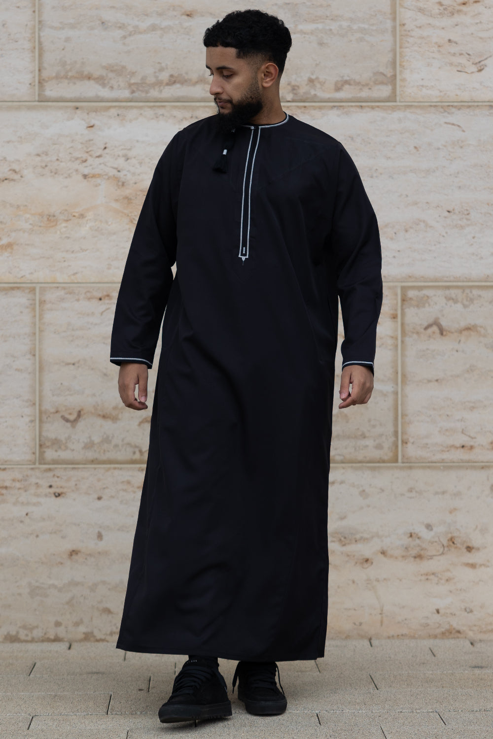 Rajul Dhīrwah Omani Black Mens Thobe Jubbah